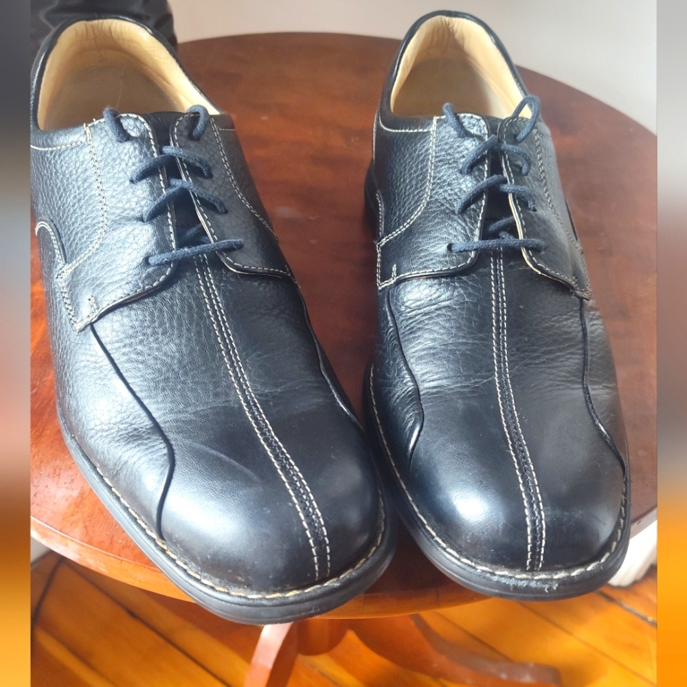 Black Oxford Dress Shoes with Smooth Leather and split rounded Toe